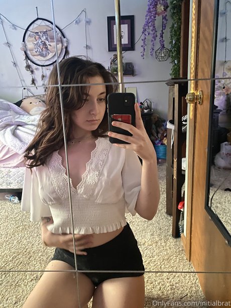 initialbrat étoile exclusive image