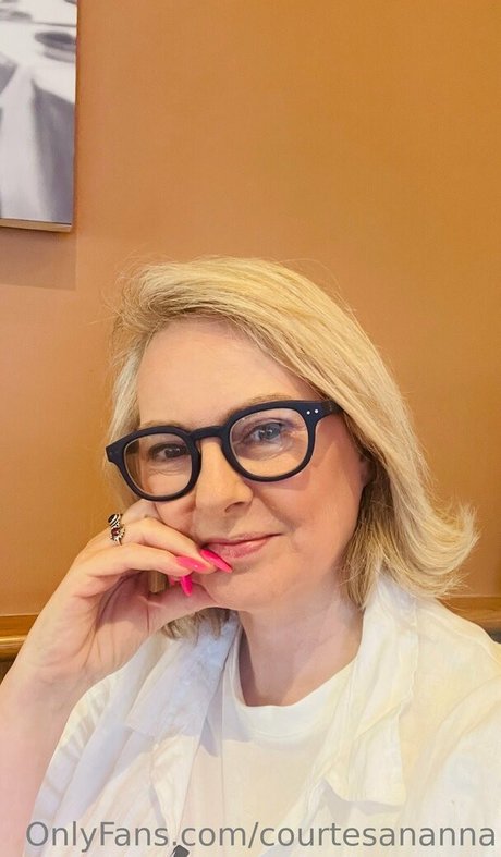 CourtesanAnna nus étoiles galeries