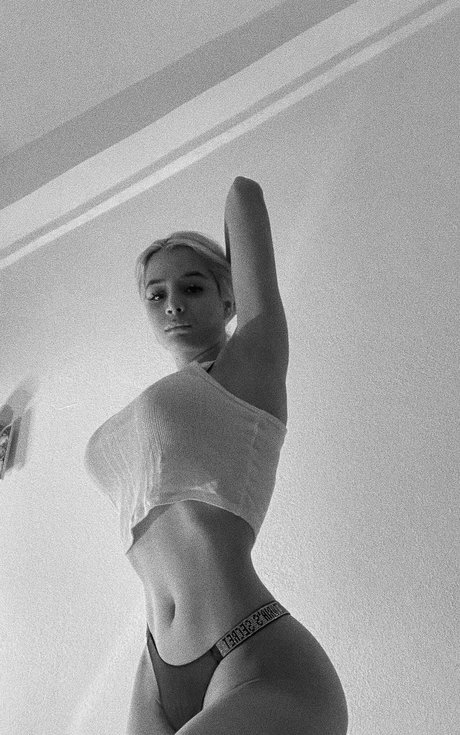 Karlardz modèle porno img