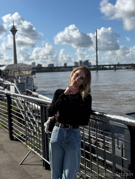 Lolabrain sexe star des photos