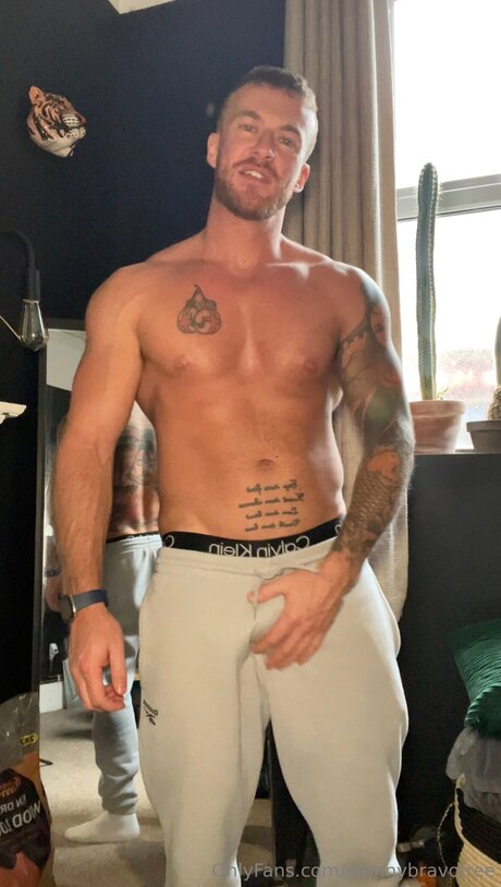 Johnnybravofree actrice libre photos