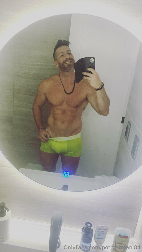 Potroarmani84 star du porno en haute qualité image