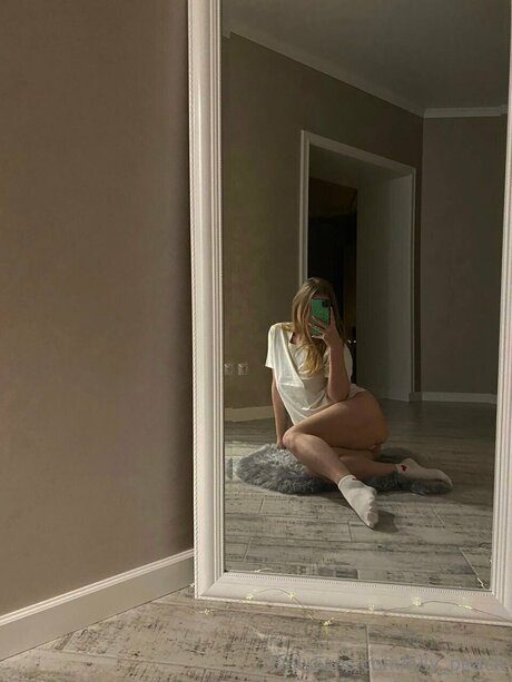 Lyly Peach haut de star du porno photo