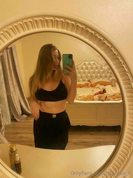 Lyly Peach étoile sexy collection