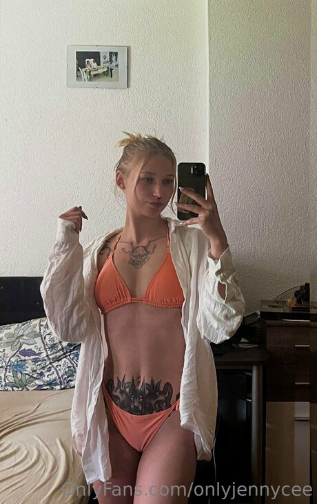 Onlyjennycee modèle de sexe photo