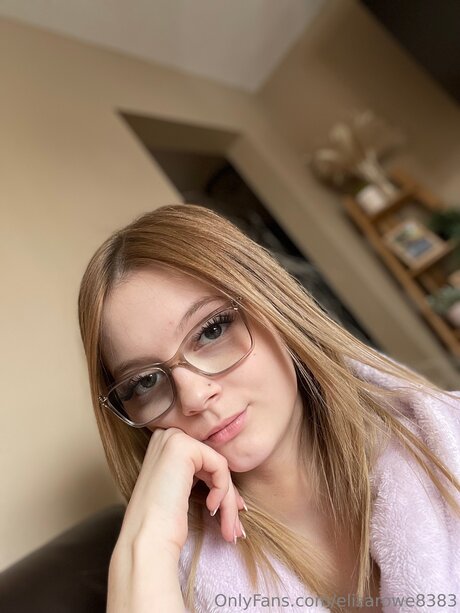 Elizarowe8383 star du porno en haute qualité image