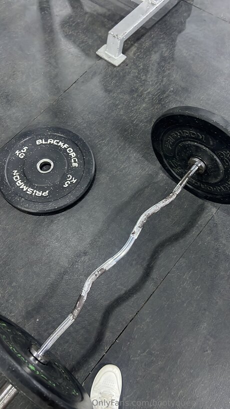 Bootyqueenevavip modèle nu des photos