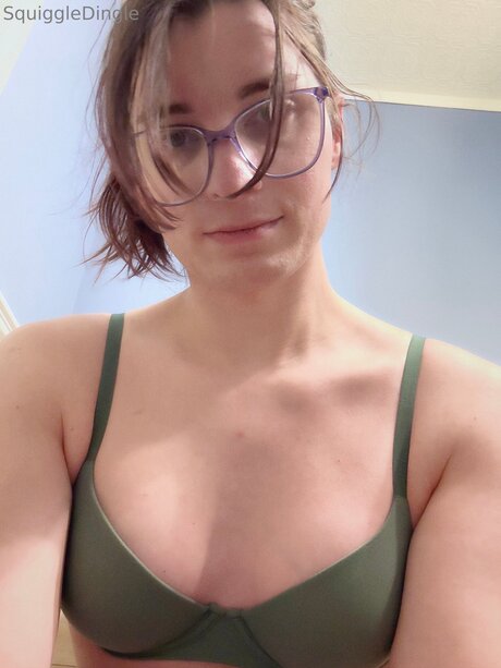 Squiggledingle actrice sexy img