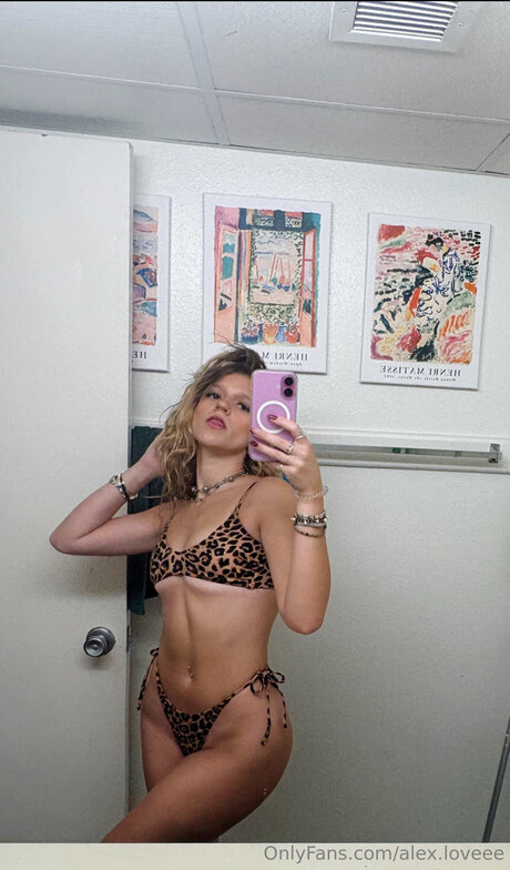 Alex Loveee sexe star du porno photo