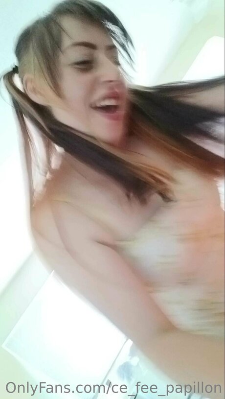 Lilsiesie modèle pornographique archive