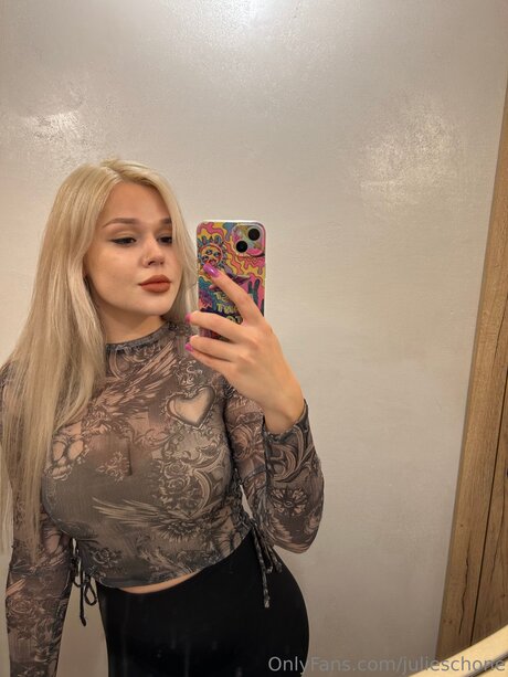 Julieschone étoile chaude galerie