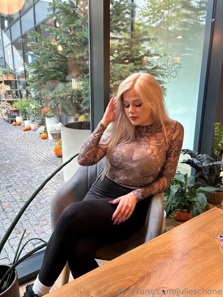 Julieschone actrice hd galeries