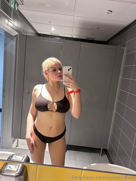 Julieschone star du porno des photos