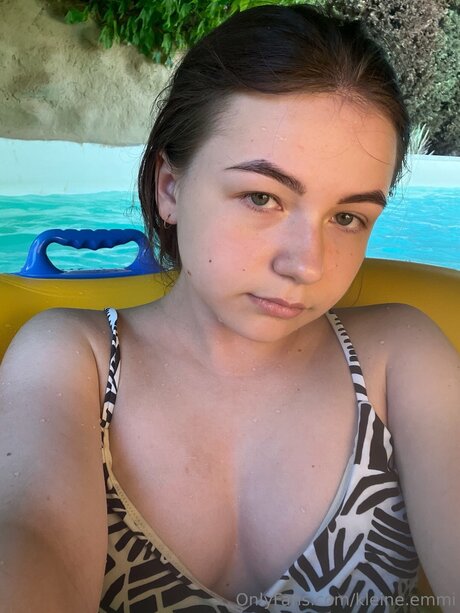 Kleine Emmi étoile chaude photo