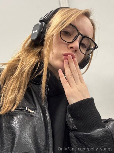 Polly Yangs actrice chaude image