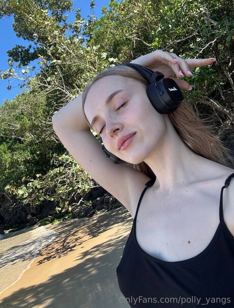 Polly Yangs modèle xxx images
