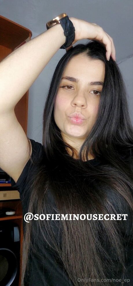 Brunetterubi70 modèle parfait des photos