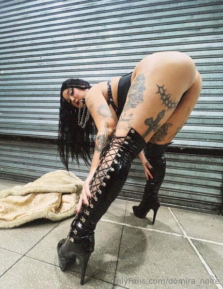 Domira Noire jolie star du porno image