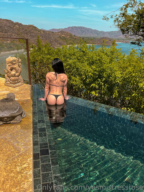 Roserenoir jolie star du porno des photos