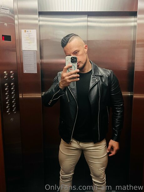 I Am Mathew actrice artistique galerie