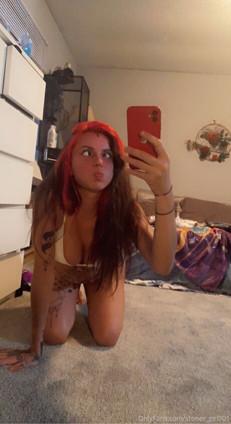 Stoner Girl301 modèle magnifique galerie