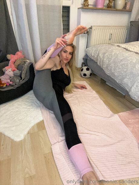 Leonie Sanders modèle galerie