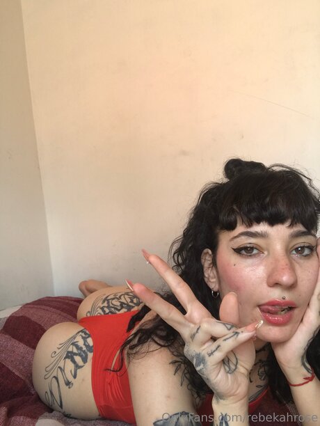 Rebekahrose modèle de sexe des photos