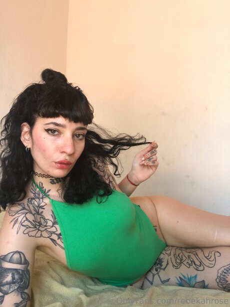 Rebekahrose nus étoiles des photos