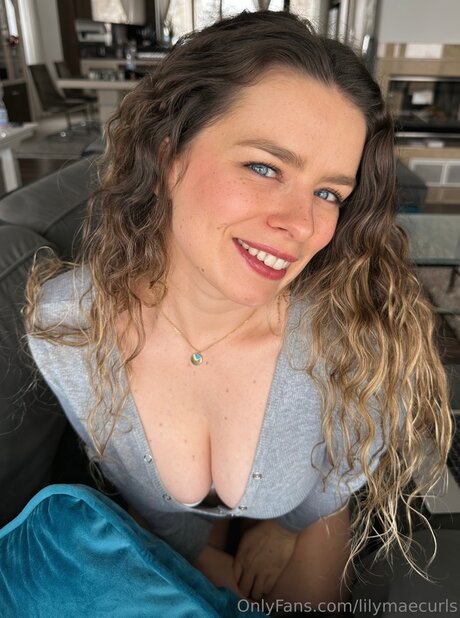 Lilymaecurls star exclusive des photos