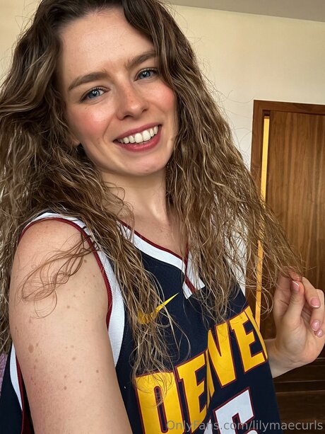 Lilymaecurls star du porno gratuit image