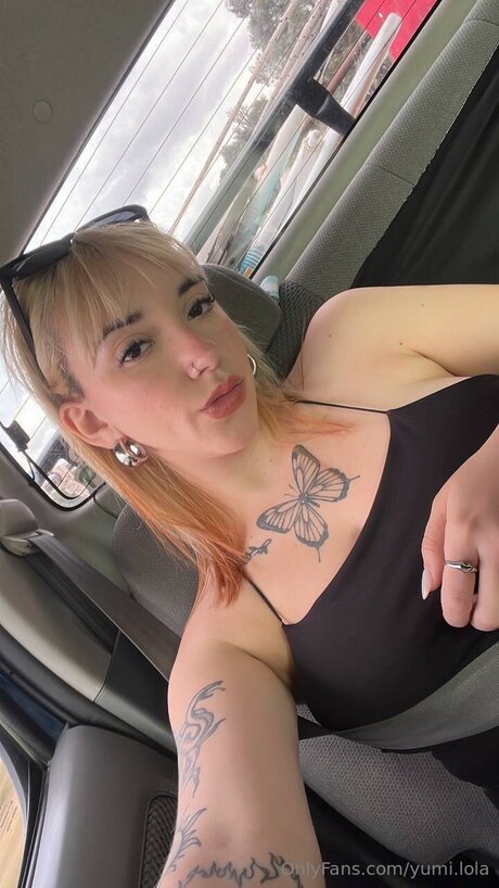 Yumi Lola modèle nu photos