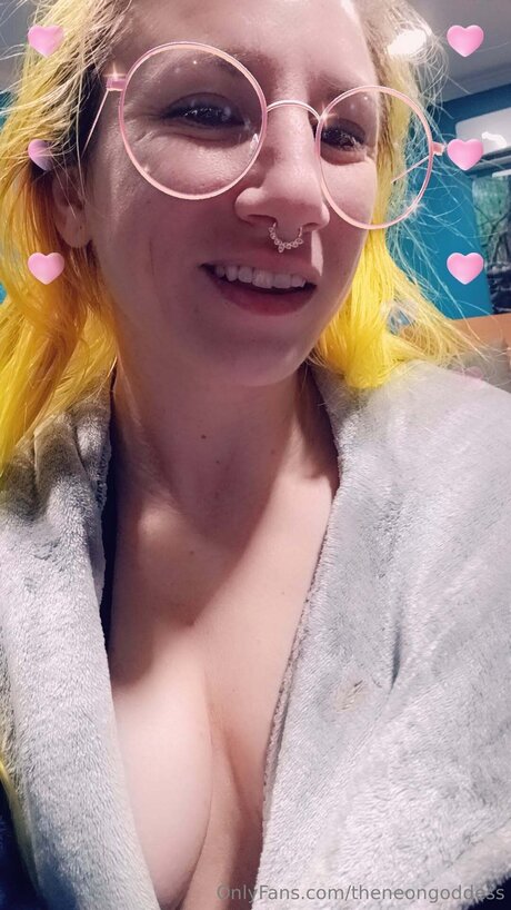 Theneongoddess actrice de sexe des photos