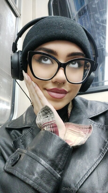 Rbella23 star du porno sympa des photos