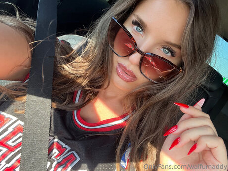 Waifumaddy modèle de haute qualité des photos