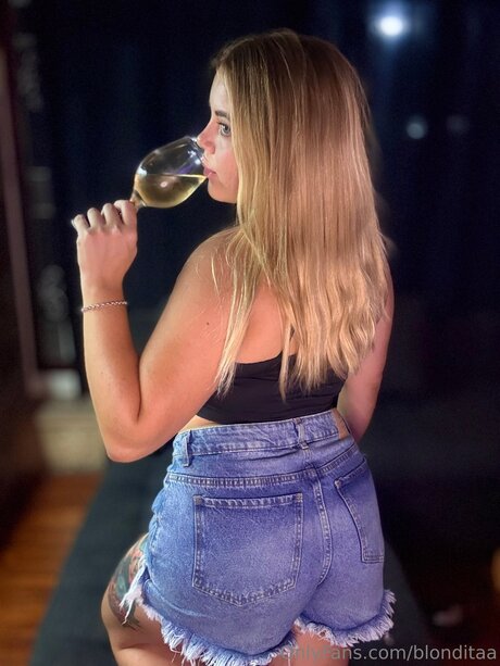 Blonditaa star du porno gratuit archive