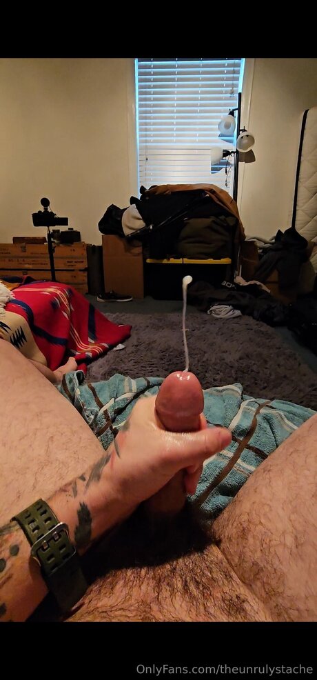 Theunrulystache star du porno chaud photo