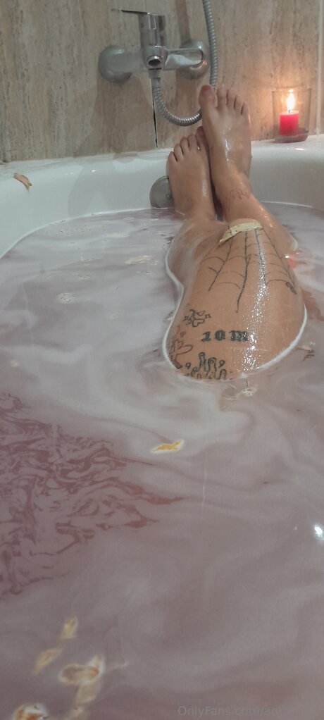 Anto Mey actrice nue image