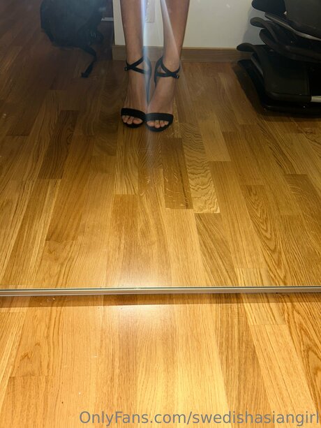 Petite Halfasiangirl jolie actrice image