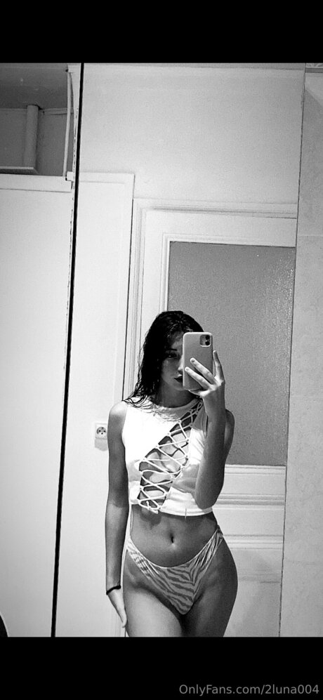 2luna004 modèle adulte photo