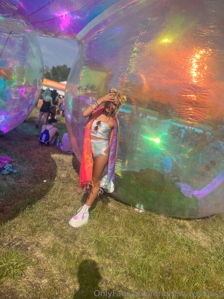 Ariarose Wellness star érotique images