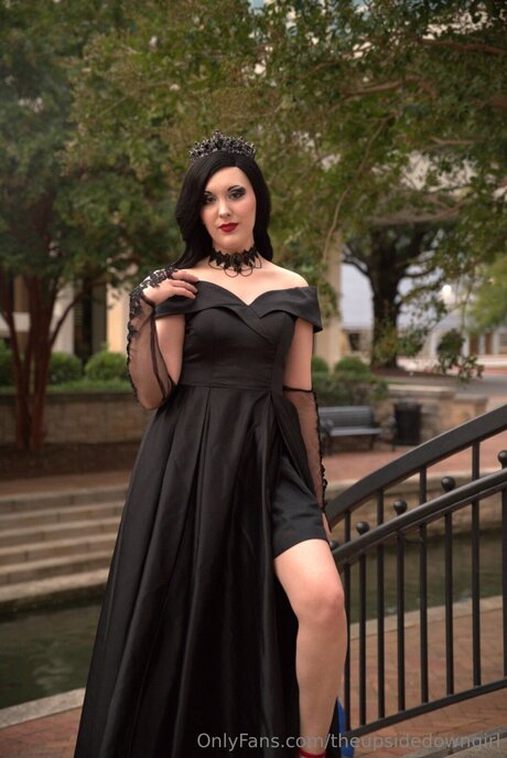 Theupsidedowngirl art de star du porno photos