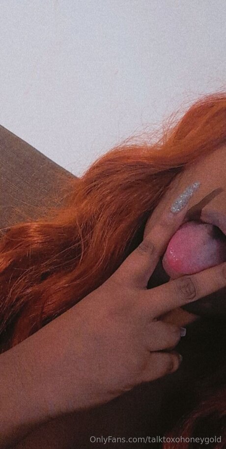 Talktoxohoneygold étoile érotique photo