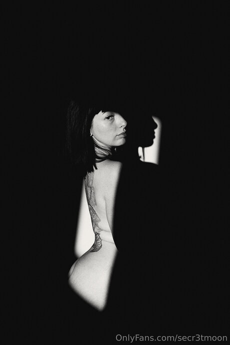 Secr3tmoon modèle sympa photo