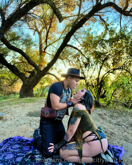 Explicitlydelicious modèle adulte collection