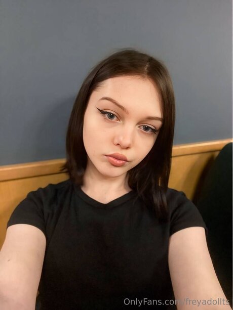 Freyadollts star du porno érotique img