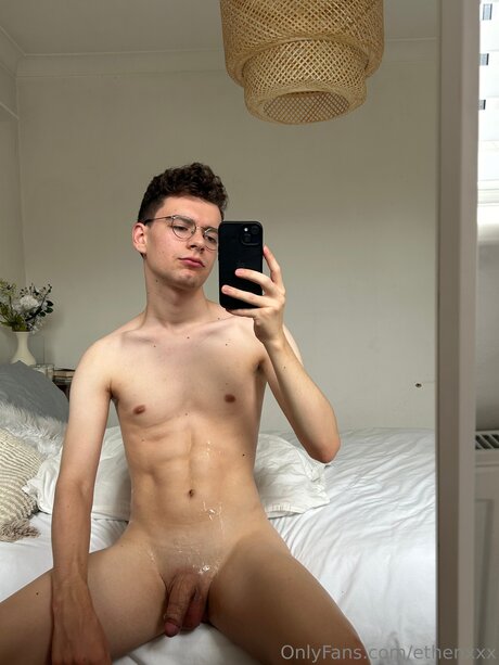 Ethenxxx actrice xxx photo