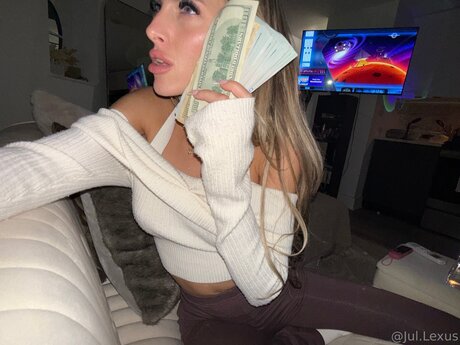 Jul Lexus actrice de nus galerie