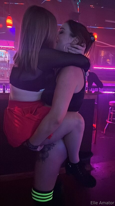 Elleamator actrice adulte des photos