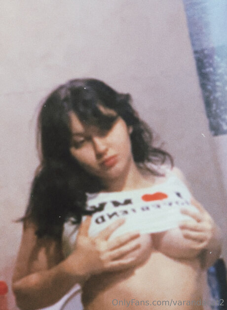 Callmevaranda2 modèle nu photo