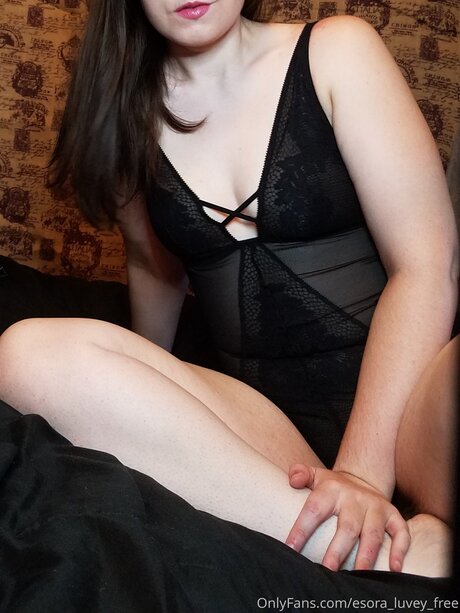 Esora Luvey Free étoile gratuite galeries